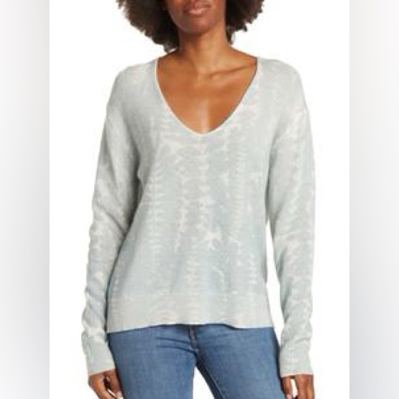 360 Cashmere 100% Cashmere Vneck Sweater Large - Picture 2 of 7